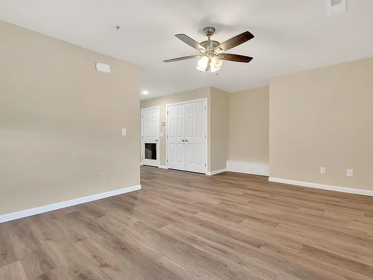 Eli's Place — Photo 12