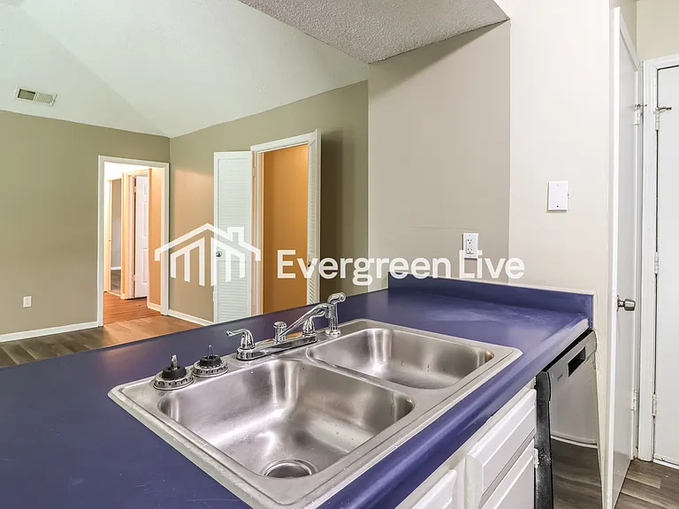 4304 Lady Slipper Ln — Photo 6