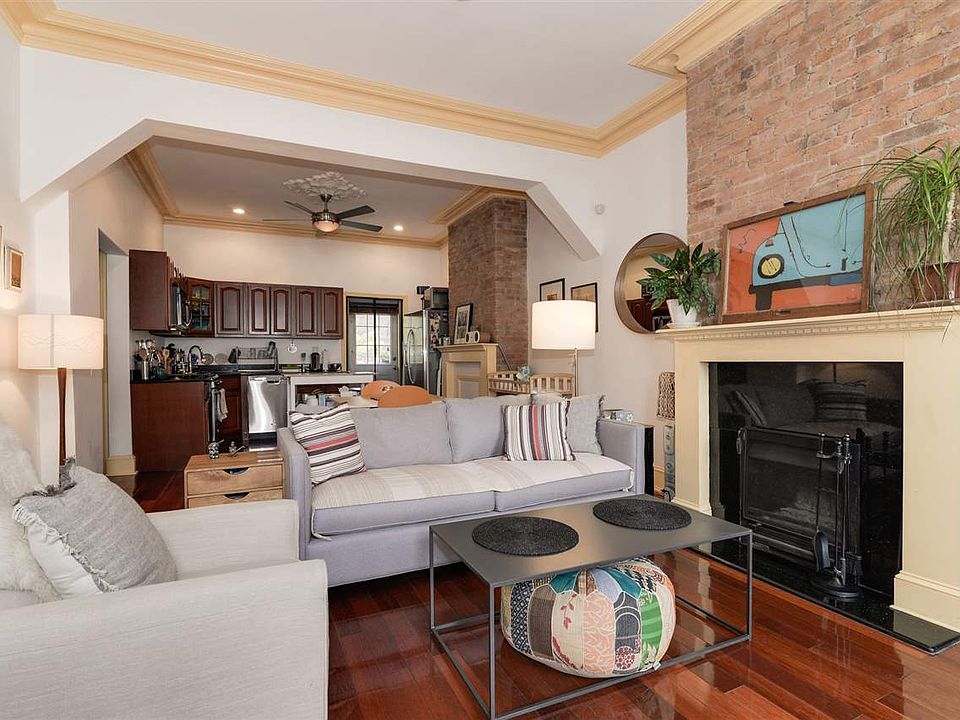1st image of 138 Chestnut Ave