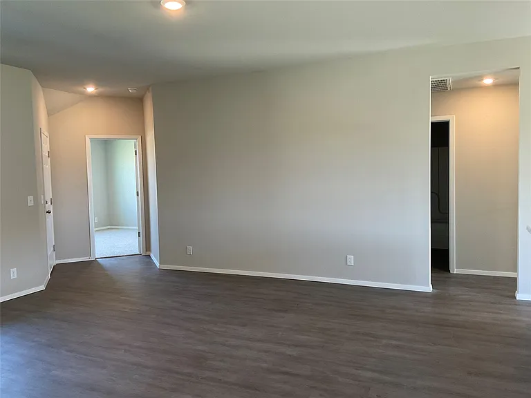 1105 W Abilene Rd — Photo 4