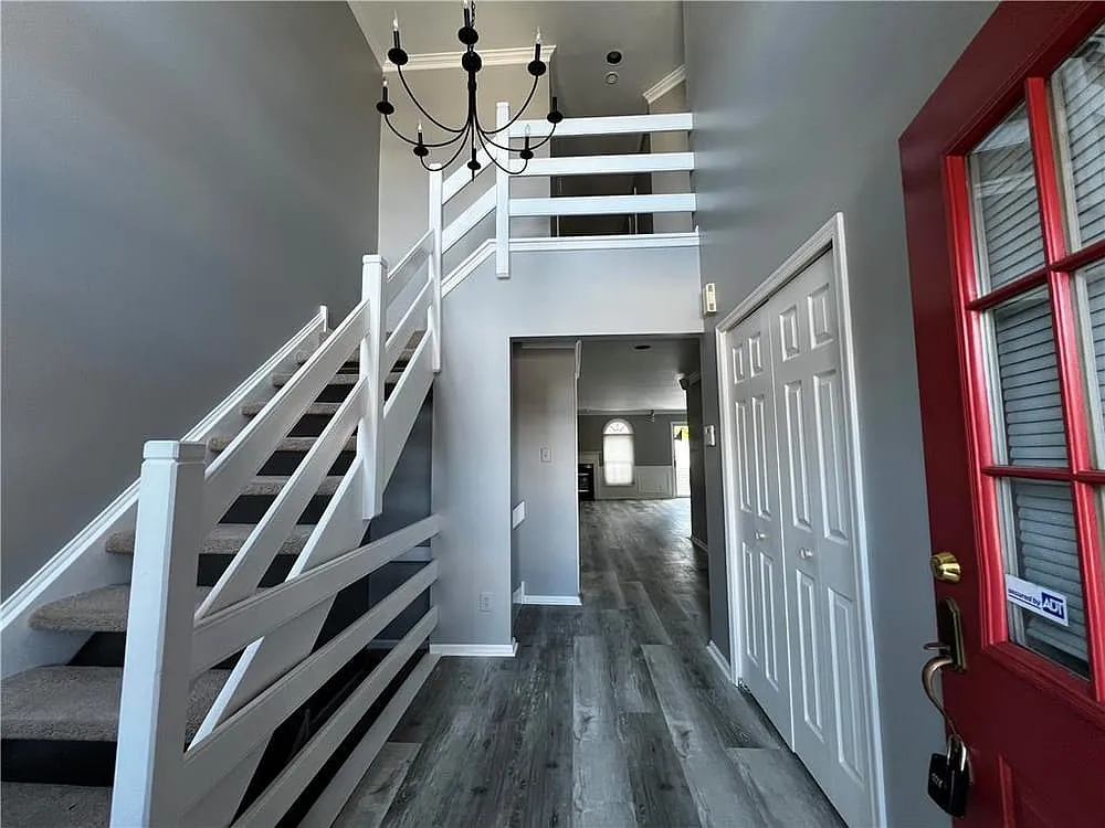 3 bed, 2.5 bath, 2200 sqft, $4,100 — Photo 4