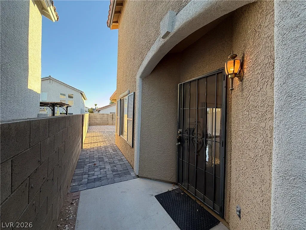 3 bed, 2.5 bath, 1631 sqft, $1,895 — Photo 2