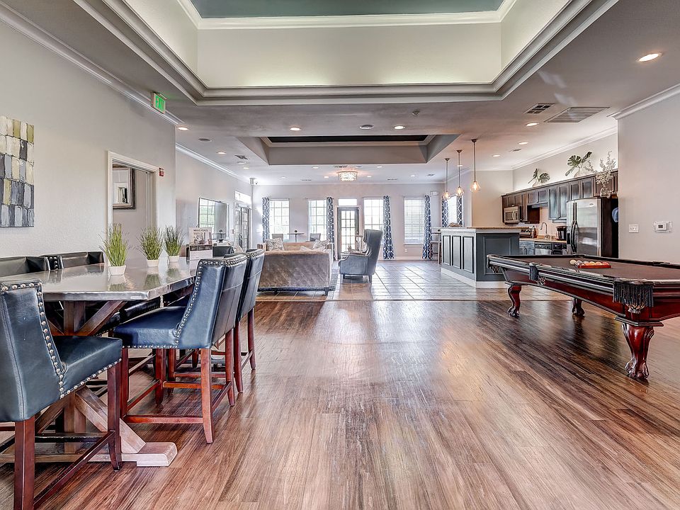 Community Lounge with Pool Table