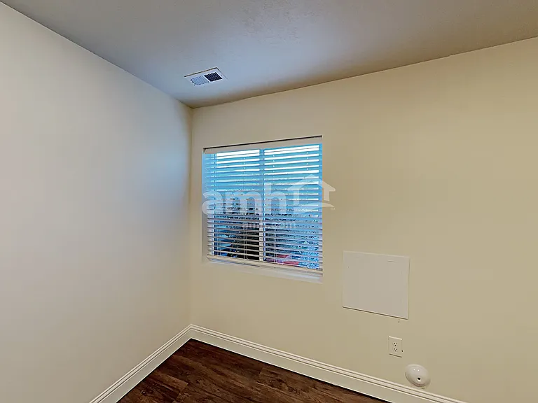 1436 E Allen Ln — Photo 19
