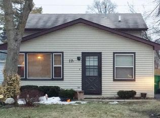 17 E Hawthorne Dr, Round Lake Beach, IL 60073