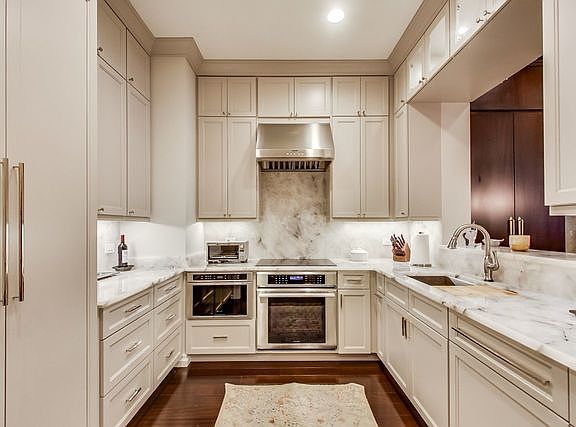 2nd image of 680 N Lake Shore Dr APT 211