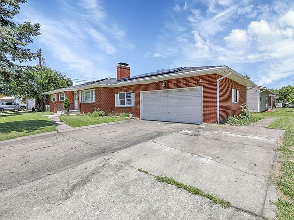3rd image of 1546 Sandalwood Pl