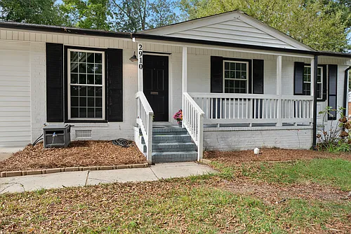 2910 Driftwood Dr Photo 1