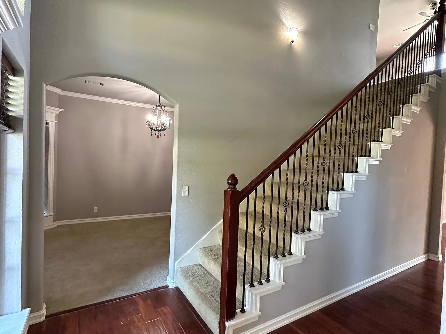 2820 N Fern Ave — Photo 1