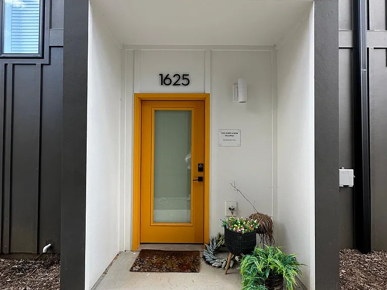 1625 W 39th St — Photo 2