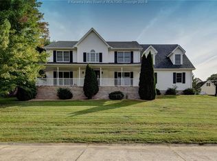 26 Meadowbrook Cir, Hurricane, WV 25526