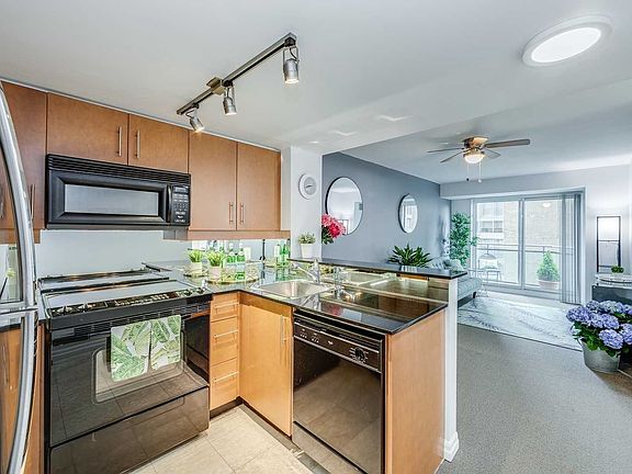3rd image of 300 Bloor St E Unit 1111