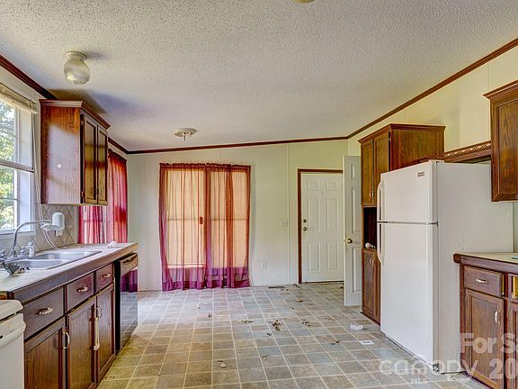3rd image of 1233 Forest Ridge Rd