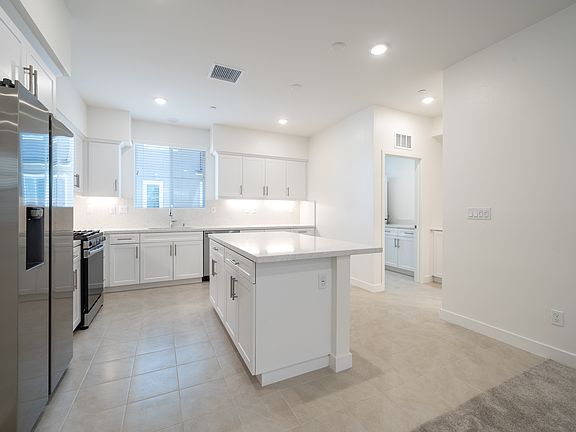 5th image of 11745 Florence Ave #2