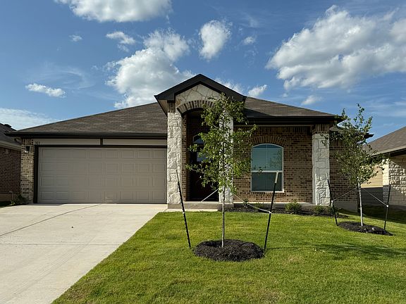 3rd image of 303 Elm Creek Dr