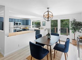 10211 NE Roberts Rd, Bainbridge Island, WA 98110