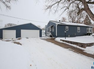 200 Morefield Ave, Baltic, SD 57003