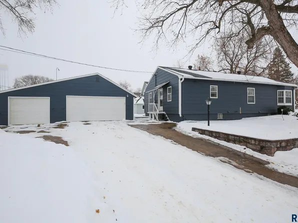 200 Morefield Ave, Baltic, SD 57003