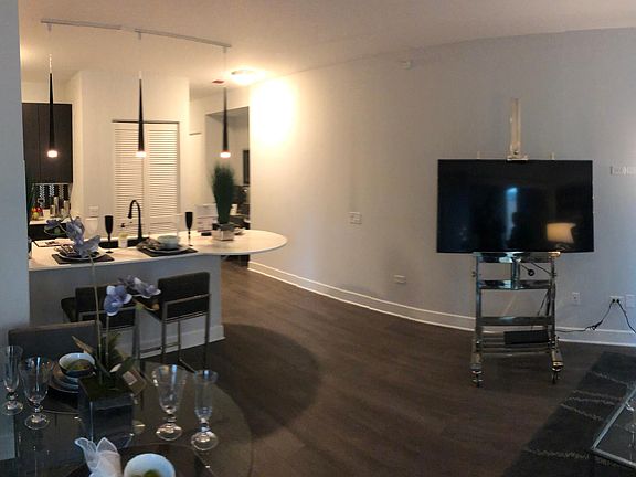 4th image of 9 W Washington St #1203