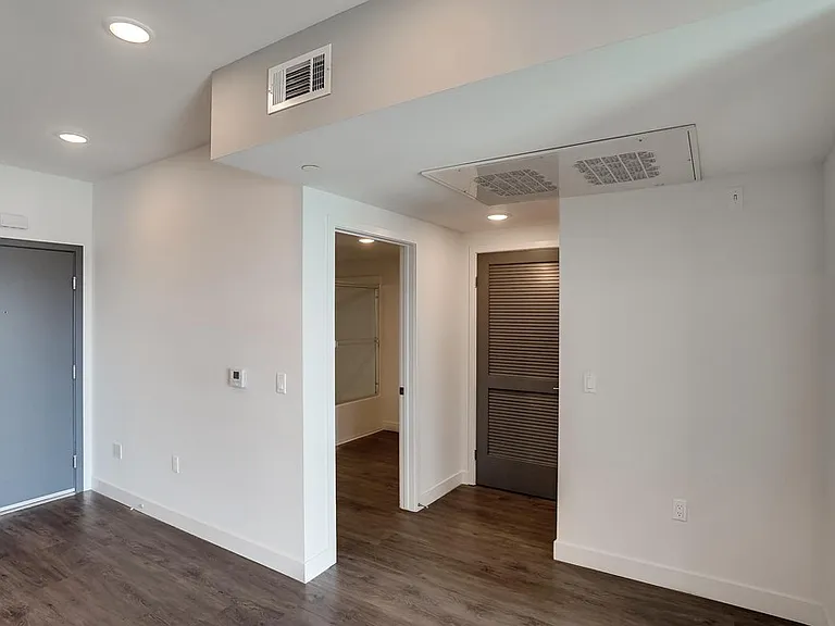 6015 Woodman Ave #201 — Photo 14