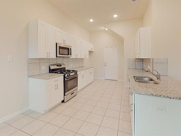 3rd image of 2409 Ashwood Ln