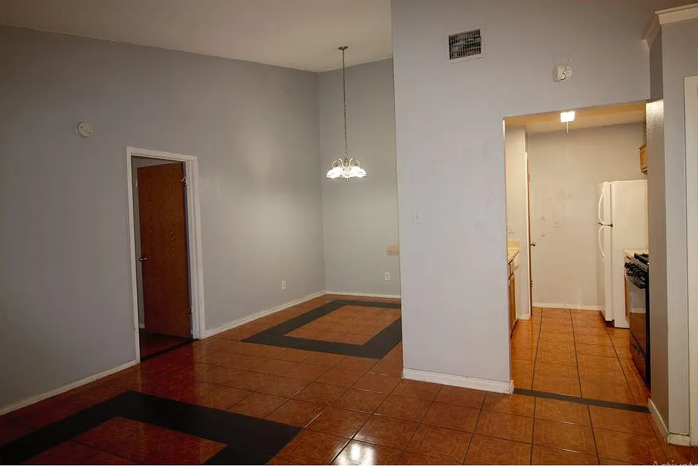 629 Greenlawn Blvd — Photo 2