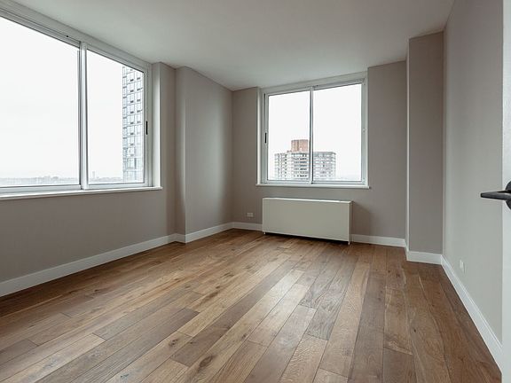 5th image of 560 W 43rd St APT 24J