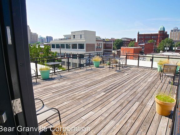 2nd image of 118 W Marshall St #42