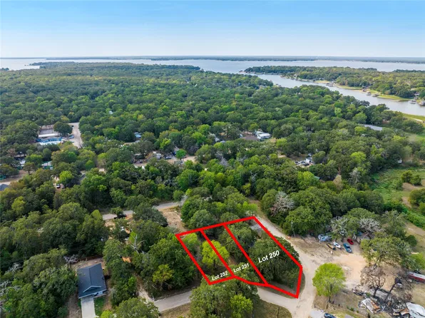 121 Neches Dr, Mabank, TX 75156