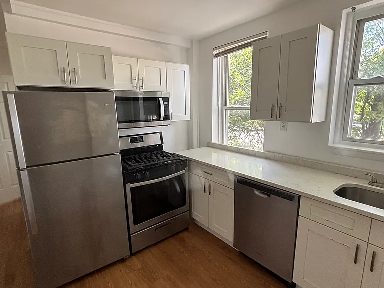 35 Conger St #2L — Photo 2