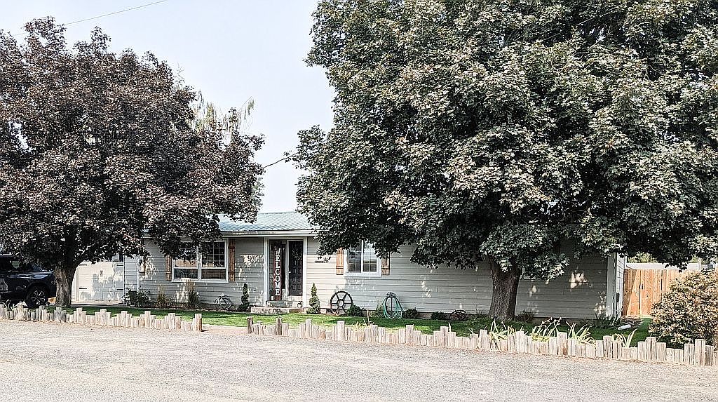 122 Columbia St, Helix, OR 97835 Zillow