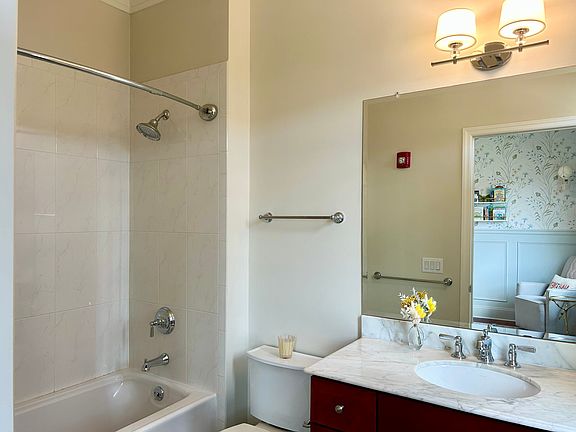 4th image of 127 W Main St Unit 209