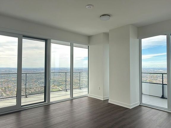 3rd image of 448 Burnhamthorpe Rd W #6902