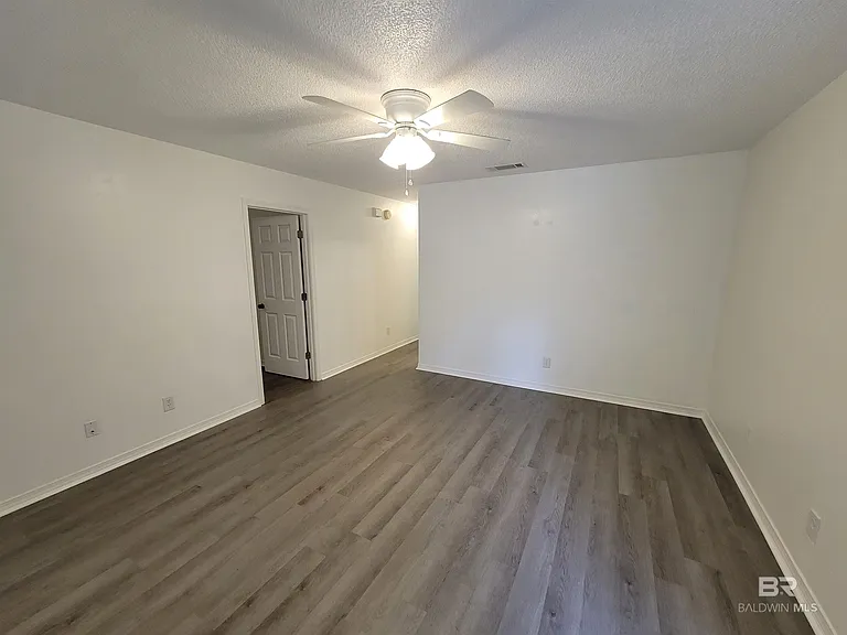 309 E Peachtree Ave — Photo 5
