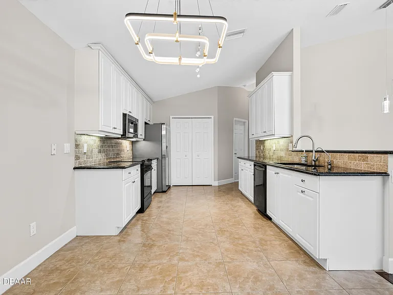 1223 Crown Pointe Ln — Photo 14