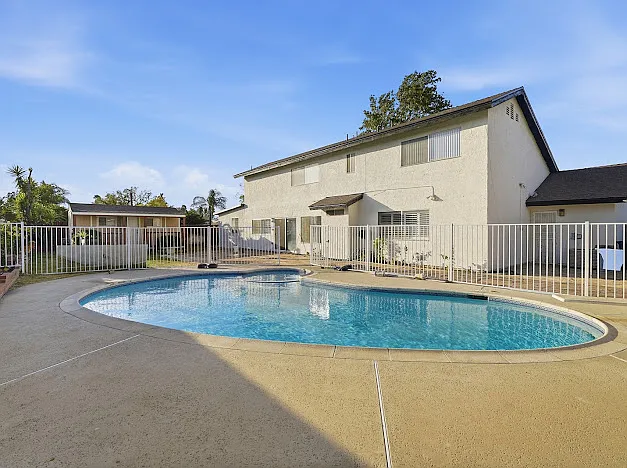 2084 N Palm Ave — Photo 14
