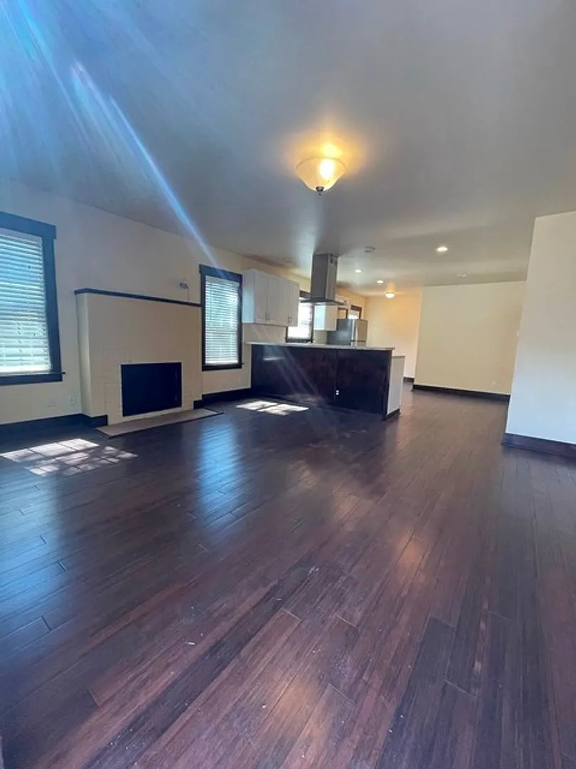 Great 2 bedroom duplex — Photo 2
