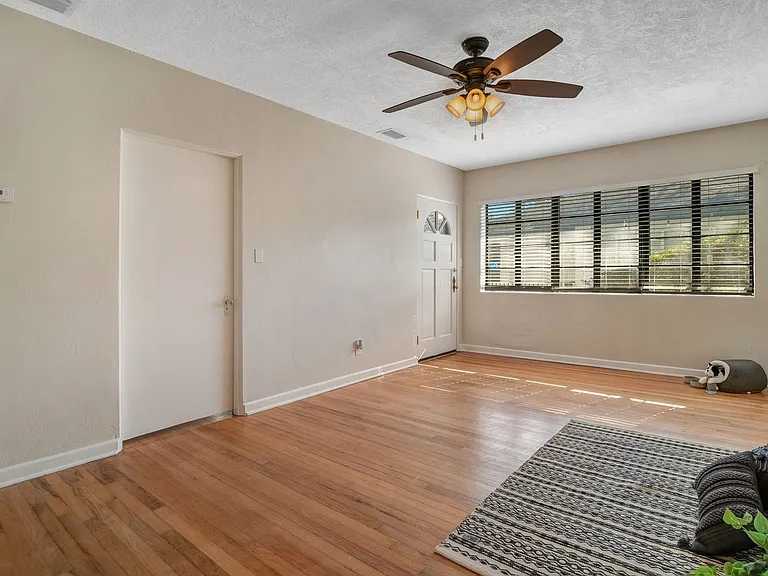 730-732 N Highland Ave — Photo 5