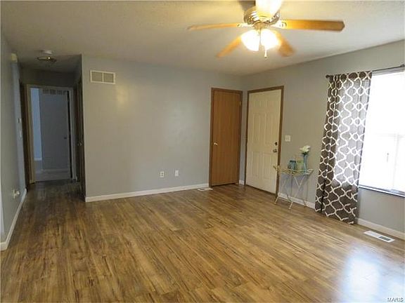 5th image of 80 Kings Way Dr
