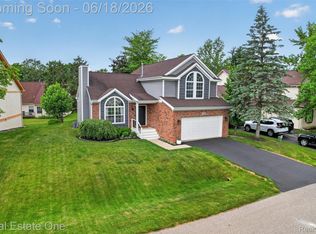 475 Court Ln, Howell, MI 48843