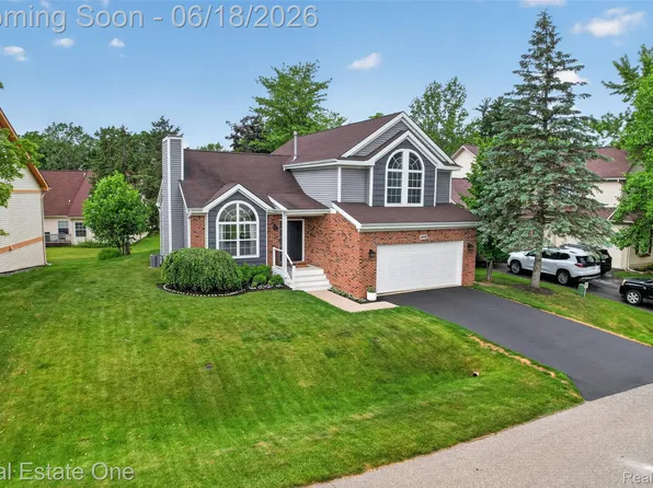 475 Court Ln, Howell, MI 48843