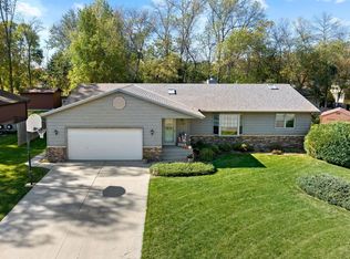 1560 Dell Pl SW, Owatonna, MN 55060