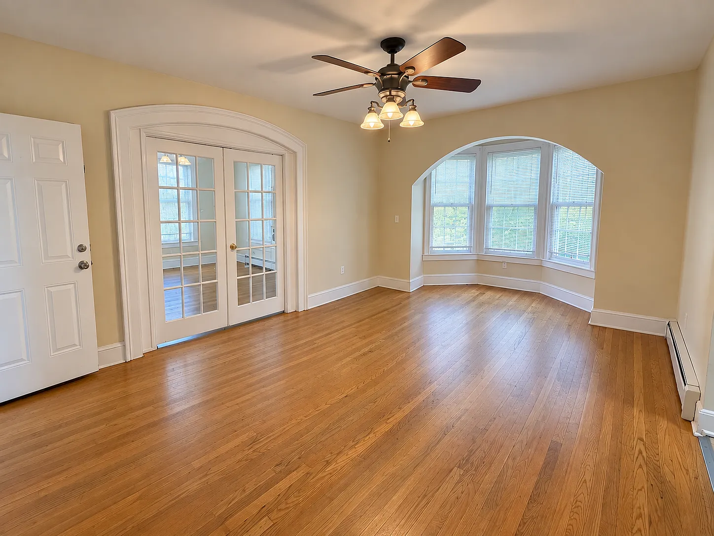5 bed, 2483 sqft, $3,050 — Photo 3