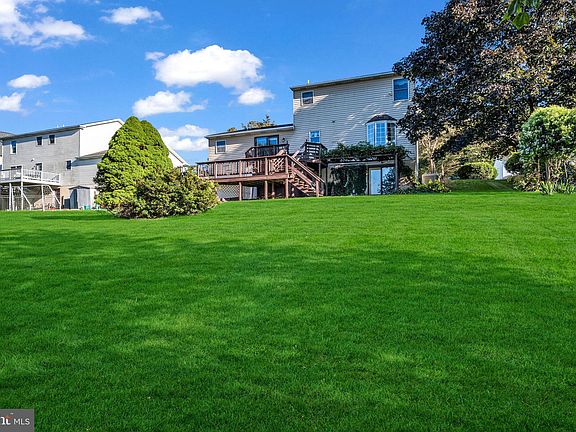 2nd image of 2242 Canterbury Dr