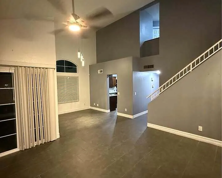 8623 W Cambridge Ave — Photo 10