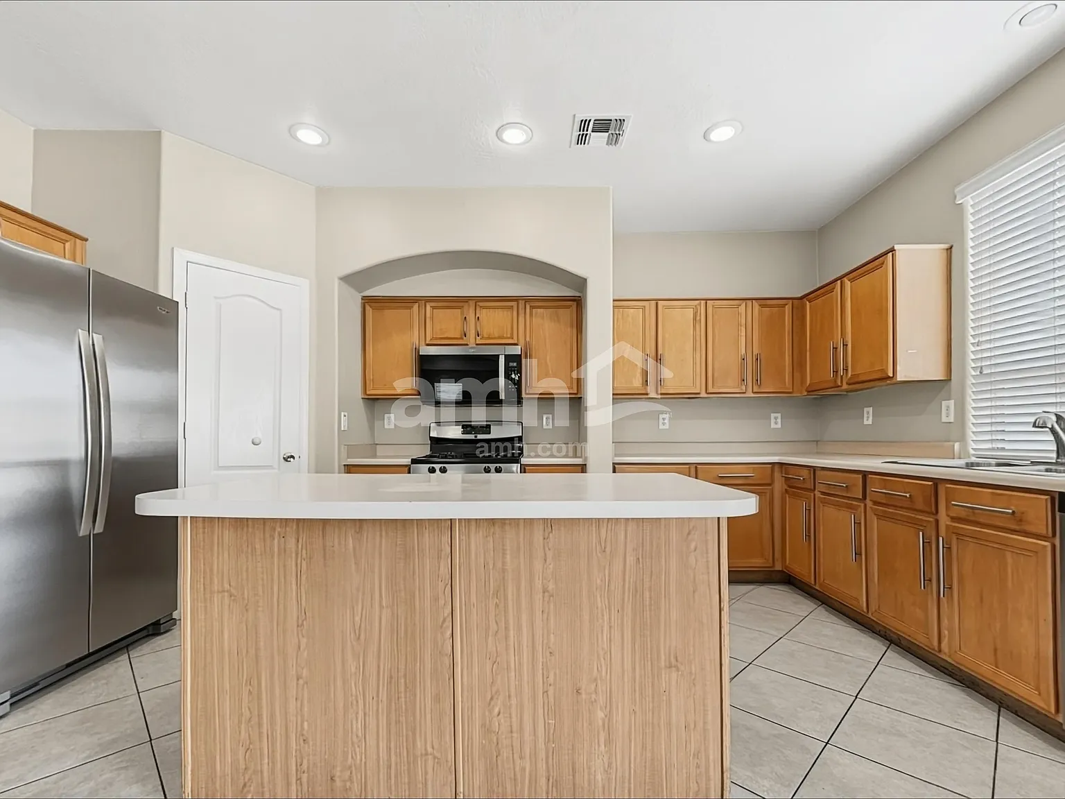4 bed, 3.0 bath, 2719 sqft, $2,520 — Photo 3