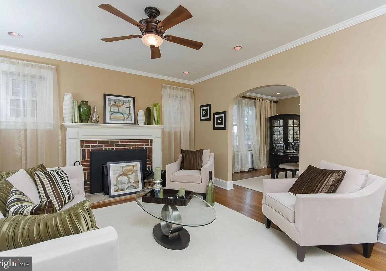 Spacious 4-level detached home — Photo 3