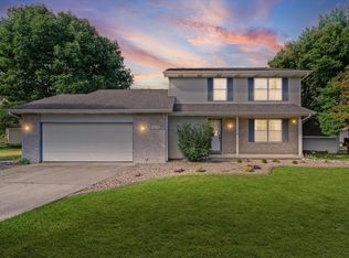 513 Sherwood Dr, Saint Joseph, IL