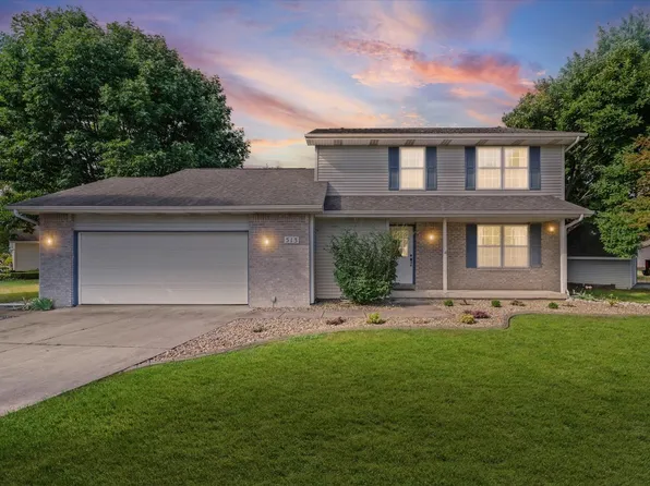 513 Sherwood Dr, Saint Joseph, IL 61873