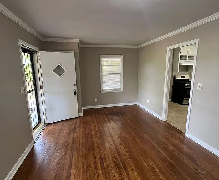 1958 Prospect Rd NE — Photo 2